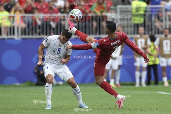  Ronaldo là người đầu tiên ghi bàn ở 6 vòng chung kết World Cup. Ảnh: EPA. 