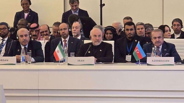 Chủ tịch Quốc hội Iran Mohammad Baqer Qalibaf (giữa) phát biểu tại Hội nghị Liên minh Nghị viện các nước thành viên Tổ chức Hợp tác Hồi giáo (OIC) lần thứ 20 ở Baku (Azerbaijan). Ảnh: PRESS TV