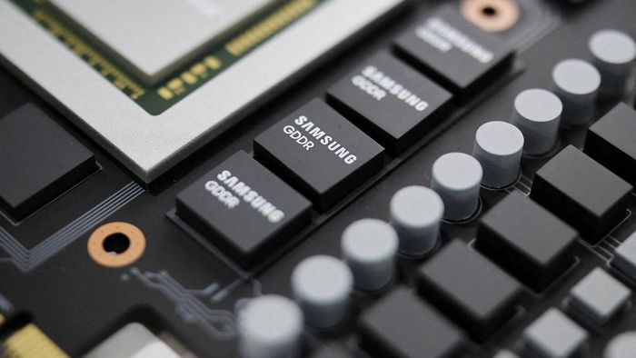  Dù tăng trưởng kỷ lục, các nhà sản xuất chip nhớ lớn cũng đang tỏ ra thận trọng trước nguy cơ tạo ra một đợt dư thừa nguồn cung mới. Ảnh: Reuters. 