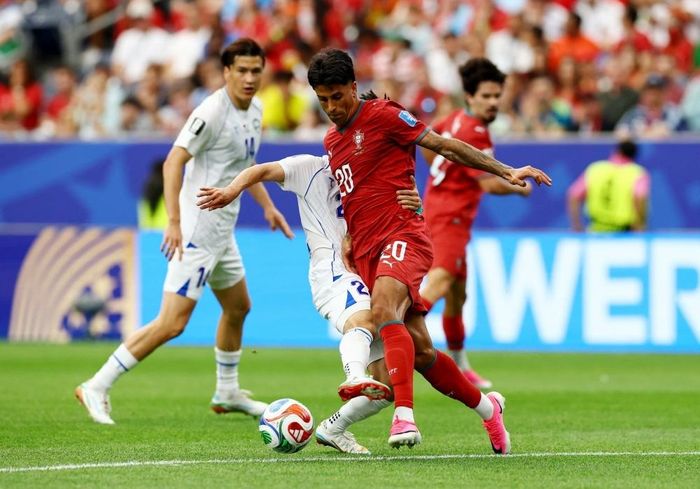  Cancelo cho rằng Ronaldo vẫn khiến hậu vệ đối phương bất lực ở tuổi 41. 