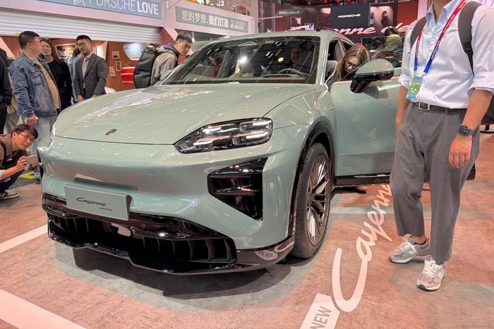  Trong kế hoạch tương lai, 2 mẫu xe chủ lực gồm Porsche 911 và SUV thuần điện Cayenne Electric thế hệ mới sẽ đóng vai trò quan trọng trong danh mục sản phẩm của Porsche dưới thời tân CEO Michael Leiters. 