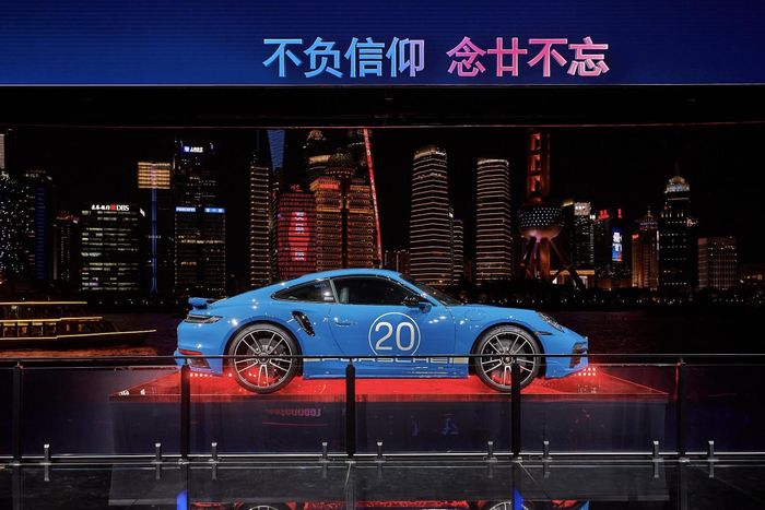  Porsche chính thức có mặt tại thị trường Trung Quốc vào năm 2001. Vào năm 2015, nước này trở thành thị trường lớn nhất của thương hiệu đến từ Đức. 