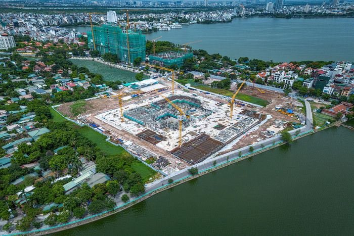  Trong tương lai, Hồ Tây được kỳ vọng có thêm những điểm đến mới thu hút du khách. Nổi bật là dự án Nhà hát Ngọc Trai đang được đẩy nhanh tiến độ thi công. Khi hoàn thành, công trình sẽ góp phần làm phong phú các sản phẩm du lịch, văn hóa và thúc đẩy phát triển dịch vụ quanh hồ. 