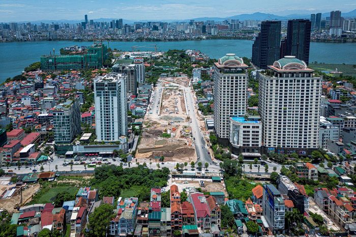  Hạ tầng giao thông quanh Hồ Tây đang từng bước được hoàn thiện để đáp ứng nhu cầu phát triển của khu vực. Tuyến đường Đặng Thai Mai được kỳ vọng trở thành trục kết nối quan trọng giữa các dự án trọng điểm xung quanh khu vực Hồ Tây. 
