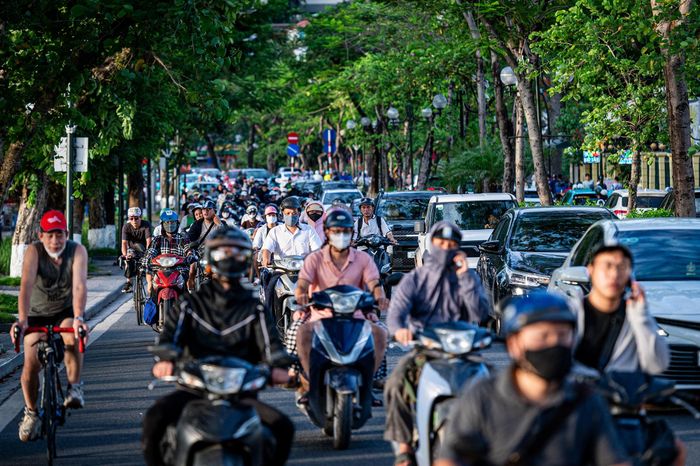  Một số tuyến đường như Thanh Niên và Quảng Khánh sẽ giữ nguyên mặt cắt giao thông hiện trạng, đồng thời tập trung cải tạo vỉa hè, vườn hoa và không gian công cộng ven hồ. 