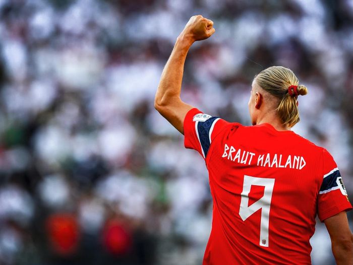 Những bàn thắng, kỷ lục và biệt danh hài hước đang khiến World Cup 2026 trở nên gần gũi hơn với người hâm mộ Việt Nam. Messi gây chú ý với hat-trick ở trận ra quân và cú đúp tiếp theo để vượt kỷ lục của Klose, trong khi Mbappé, Haaland liên tục lập công, Ronaldo chịu áp lực sau màn ra quân chưa như kỳ vọng. Các chân sút quốc tế như “Nguyễn Văn Mười”, “Anh Bảy” hay “Uyên Linh Hoa Lan” được theo dõi không chỉ qua màn thể hiện trên sân, mà còn qua cách cộng đồng mạng Việt Nam gọi tên theo cách riêng. Ảnh minh họa: @erling.