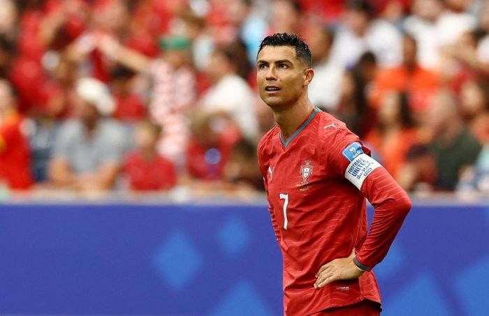 Nghiền nát Uzbekistan nhưng Ronaldo cùng các đồng đội vẫn đang kém Colombia 2 điểm. Ảnh: Reuters.