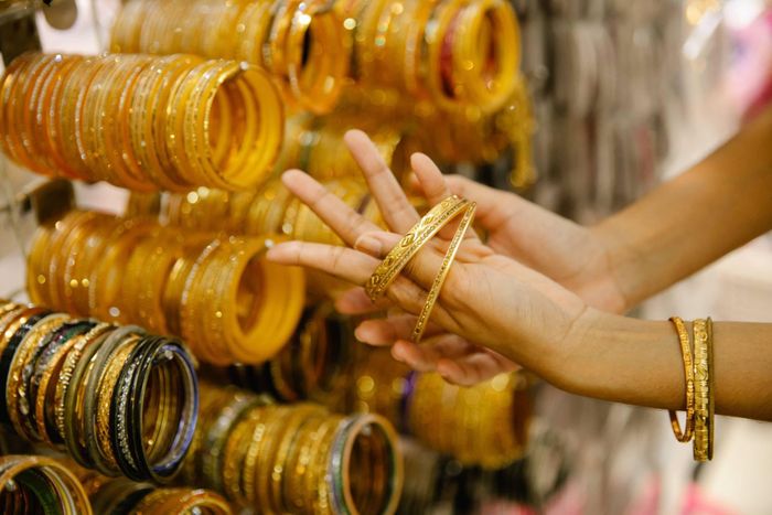  Các loại trang sức mạ, dùng keo gắn kết có thể bị bong tróc, thay đổi kết cấu dưới nhiệt độ cao. 