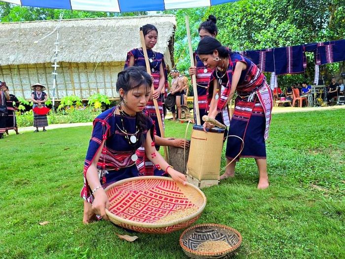 Bà con chuẩn bị lễ vật từ nhiều ngày trước