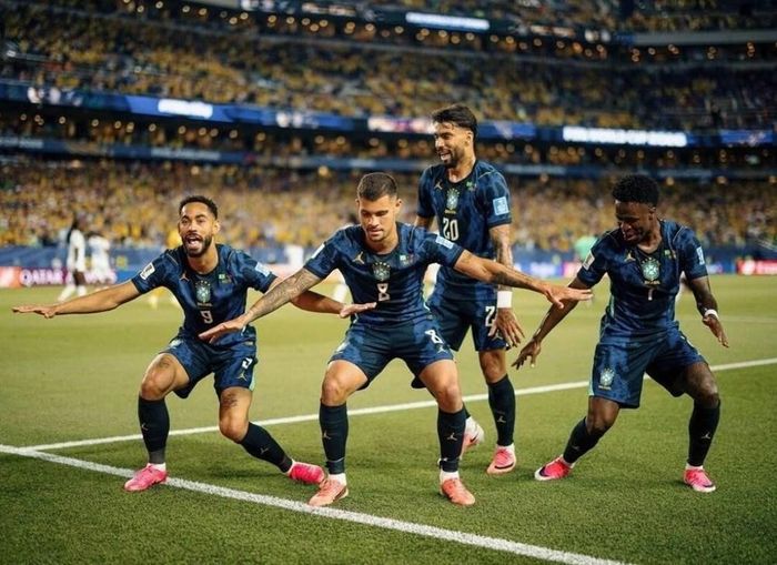 Brazil cần chiến thắng để giữ vững ngôi đầu bảng C