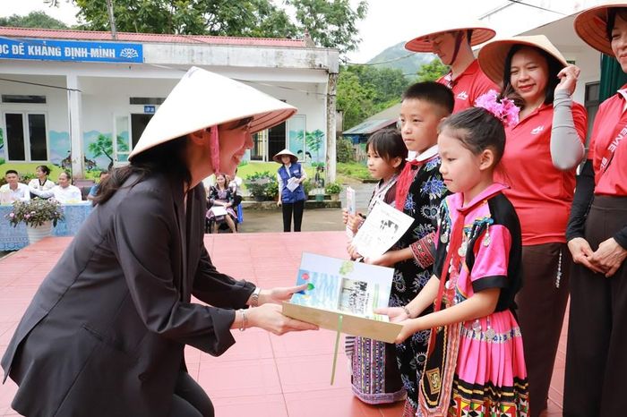 Morinaga Milk cùng các em học sinh tham gia hoạt động tại trường