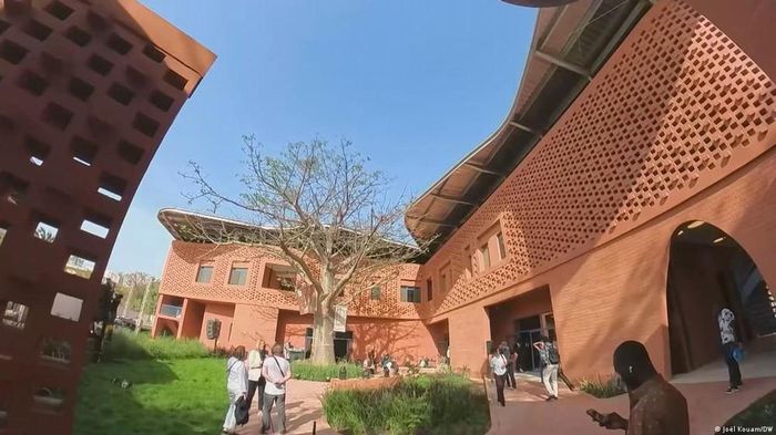 Viện Goethe đã hoạt động tại Dakar, Senegal từ năm 1978. Tòa nhà mới của viện được khánh thành hồi tháng 5