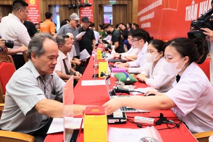 Hoạt động thu nhận mẫu sinh phẩm ADN cho thân nhân liệt sĩ chưa xác định thông tin - Ảnh: VGP/Thu Giang