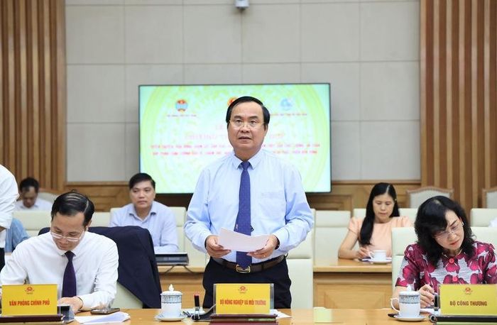 Thứ trưởng Bộ Nông nghiệp và Môi trường Võ Văn Hưng báo cáo về kết quả chương trình phối hợp giai đoạn 2021-2025 - Ảnh: VGP/Thu Giang