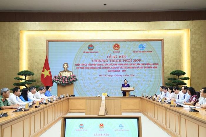 Phó Thủ tướng nhấn mạnh bảo đảm an toàn thực phẩm là bảo vệ sức khỏe nhân dân, cộng đồng và cũng là bảo vệ nền kinh tế nông nghiệp - Ảnh: VGP/Thu Giang