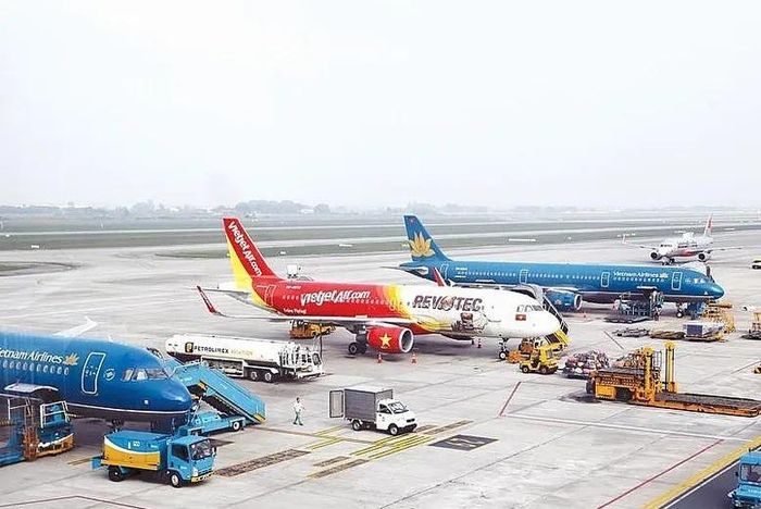 Hoạt động bay tại sân bay phải tuân thủ huấn lệnh của cơ sở ATS.