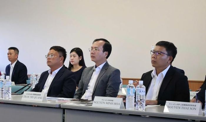 Đoàn công tác xúc tiến đầu tư tỉnh Vĩnh Long trao đổi với doanh nghiệp Nhật Bản về nhu cầu, tiêu chí tuyển dụng tại Hội thảo xúc tiến lao động - Ảnh: VGP/ Bích Chi