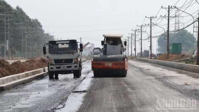Thi công dự án nâng cấp, mở rộng đường 25B, phường Nhơn Trạch.