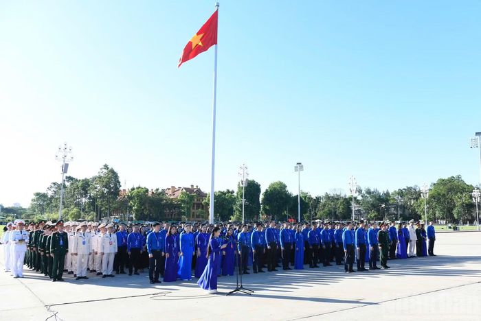 Lễ báo công dâng Bác được tổ chức tại Quảng trường Ba Đình lịch sử.