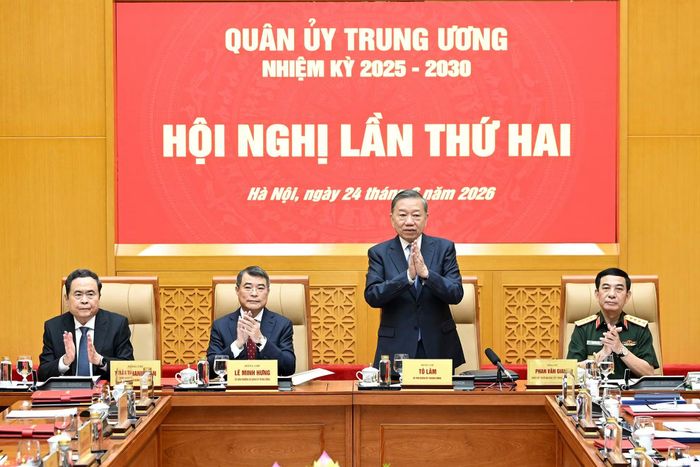 Tổng Bí thư, Chủ tịch nước Tô Lâm, Bí thư Quân ủy Trung ương và các đồng chí lãnh đạo Đảng, Nhà nước chủ trì Hội nghị Quân ủy Trung ương lần thứ hai, nhiệm kỳ 2025-2030. (Ảnh: ĐĂNG KHOA)