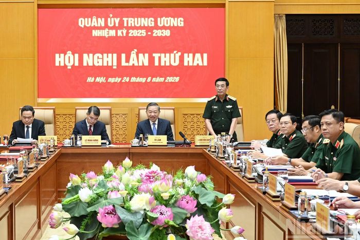 Đại tướng Phan Văn Giang, Ủy viên Bộ Chính trị, Phó Thủ tướng Chính phủ, Phó Bí thư Quân ủy Trung ương, Bộ trưởng Quốc phòng phát biểu tại hội nghị.