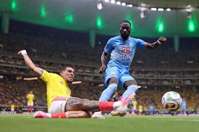 Bước ngoặt của trận đấu đến ở phút 76. (Ảnh: FIFA)