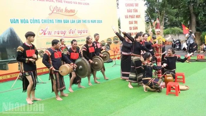 Đắk Lắk với dân số hơn 3,3 triệu người, gồm 45 dân tộc anh em cùng sinh sống nên có nền văn hóa đa dạng, đặc sắc.