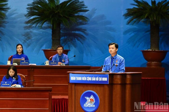 Bí thư Thường trực Trung ương Đoàn Nguyễn Minh Triết trình bày dự thảo báo cáo chính trị trình Đại hội.