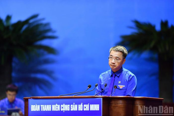 Bí thư Trung ương Đoàn, Chủ tịch Hội Liên hiệp Thanh niên Việt Nam Nguyễn Tường Lâm trình bày tóm tắt Báo cáo kiểm điểm Ban Chấp hành Trung ương Đoàn khóa XII.