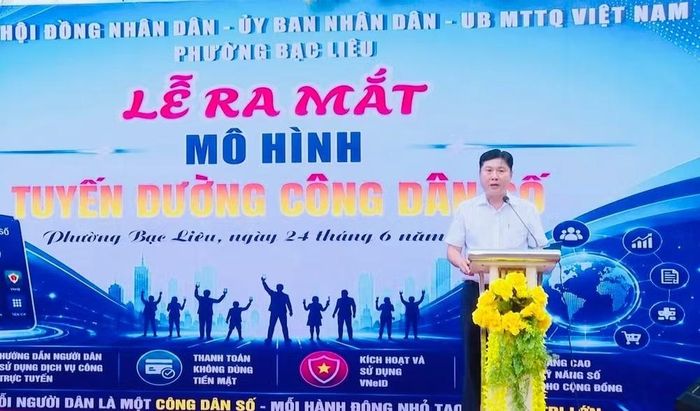 Chủ tịch Ủy ban nhân dân phường Bạc Liêu Lê Việt Xô phát biểu tại buổi lễ.