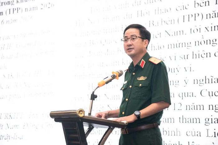 Thiếu tướng Phạm Mạnh Thắng, Cục trưởng Cục Gìn giữ hòa bình Việt Nam, phát biểu chào mừng 84 đại biểu quốc tế đến từ 27 quốc gia. (Ảnh: MINH DUY)