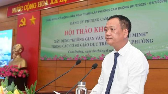 Đồng chí Vũ Hùng Dũng, Bí thư Đảng ủy phường Cam Đường phát biểu.