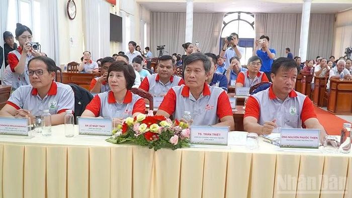 Đại biểu tham dự chương trình.