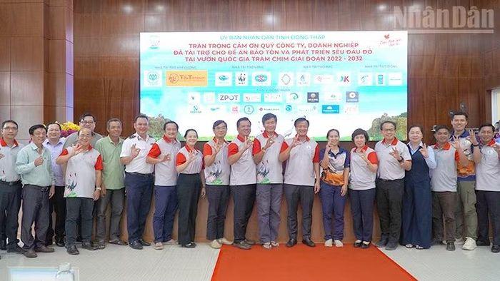Đại biểu chụp hình lưu niệm.