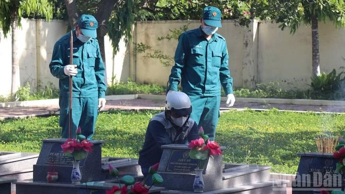 Việc lấy mẫu, số hóa hài cốt liệt sĩ tại Lâm Đồng yêu cầu đẩy nhanh tiến độ nhưng phải nghiêm trang, cẩn trọng, theo nguyên tắc “6 rõ”: rõ người, rõ việc, rõ sản phẩm, rõ trách nhiệm, rõ thời gian và rõ thẩm quyền.