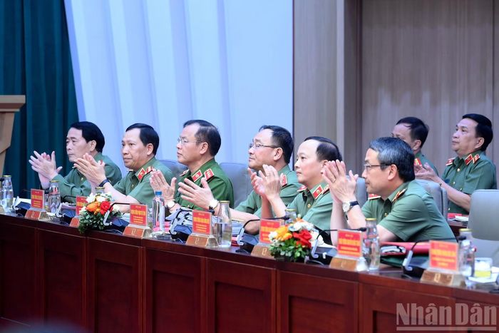 Các đồng chí trong Đảng ủy Công an Trung ương, lãnh đạo Bộ Công an dự hội nghị.