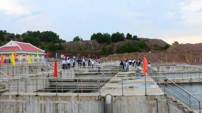 Trước áp lực bảo đảm cấp nước an toàn, bảo đảm an ninh nguồn nước và đáp ứng nhu cầu phát triển kinh tế xã hội, HueWACO đã xây dựng nhà máy xử lý nước sạch Vạn Niên đáp ứng nhu cầu cấp nước trên địa bàn.