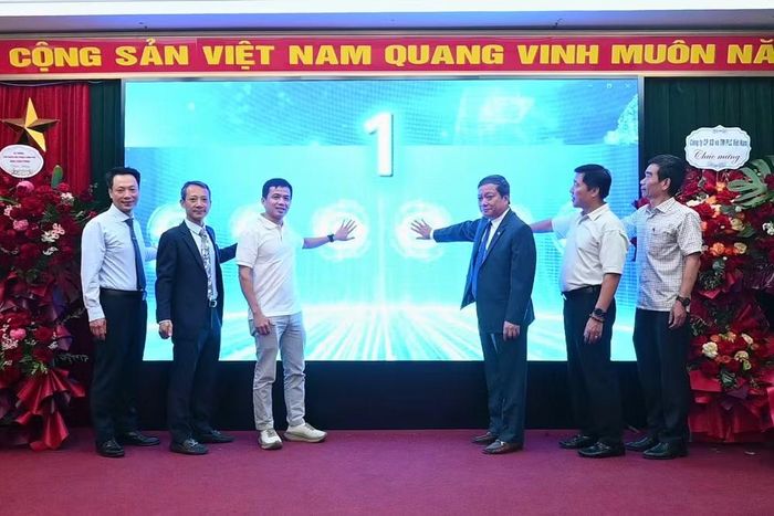 Lãnh đạo Bệnh viện Phổi Trung ương đã chính thức bấm nút đưa vào vận hành hệ thống bệnh án điện tử.