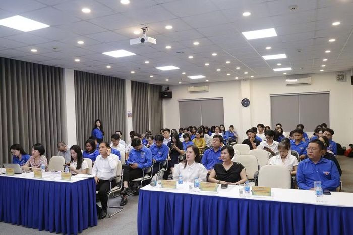 Không gian của buổi lễ với sự tham gia của đông đảo đại biểu, khách mời. (Ảnh: PHƯƠNG UYÊN)