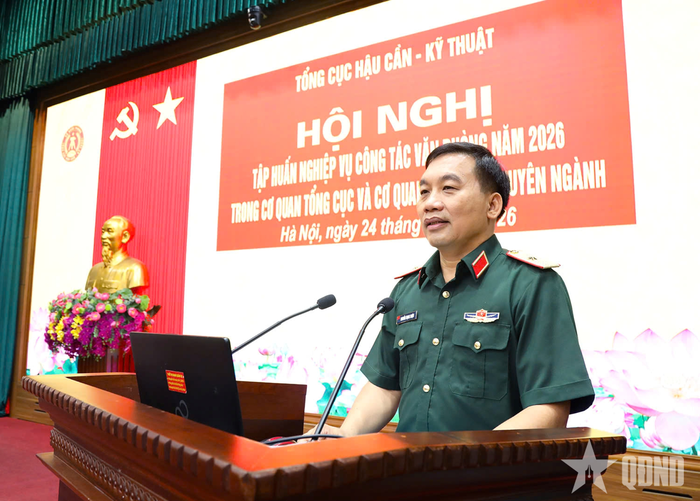Thiếu tướng Nguyễn Trọng Thiện, Phó chủ nhiệm Tổng cục Hậu cần - Kỹ thuật phát biểu khai mạc hội nghị. 