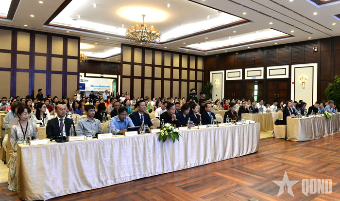 Các đại biểu dự hội thảo.