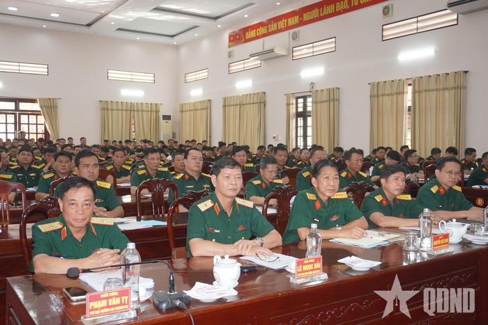 Các đại biểu dự khai mạc tập huấn. 