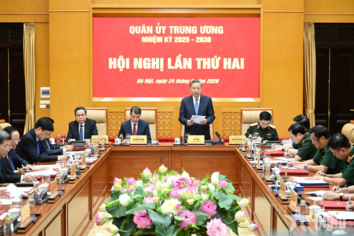  Tổng Bí thư, Chủ tịch nước Tô Lâm, Bí thư Quân ủy Trung ương phát biểu chỉ đạo hội nghị. 