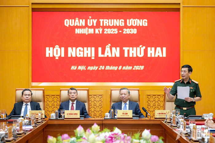 Đại tướng Phan Văn Giang, Ủy viên Bộ Chính trị, Phó thủ tướng Chính phủ, Phó bí thư Quân ủy Trung ương, Bộ trưởng Bộ Quốc phòng phát biểu tại hội nghị.