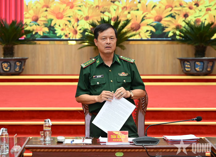 Đại tá Trần Tiến Hải phát biểu. 