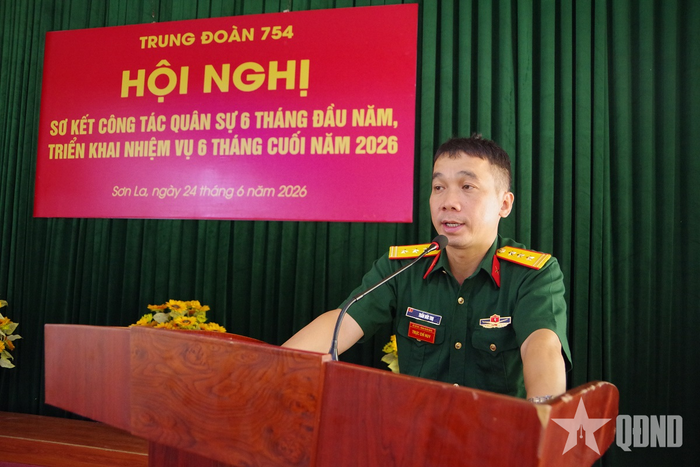 Thượng tá Trần Đức Thọ, Trung đoàn trưởng Trung đoàn 754 chủ trì hội nghị sơ kết công tác quân sự 6 tháng đầu năm 2026.