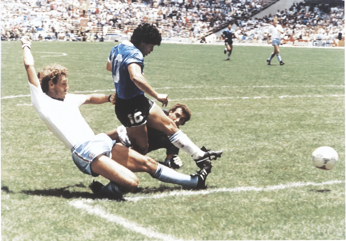 Bàn thắng thứ hai của Diego Maradona vào lưới Anh ở trận tứ kết World Cup 1986 được bình chọn là “Bàn thắng của thế kỷ”.