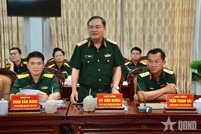  Các đại biểu tham gia phát biểu.