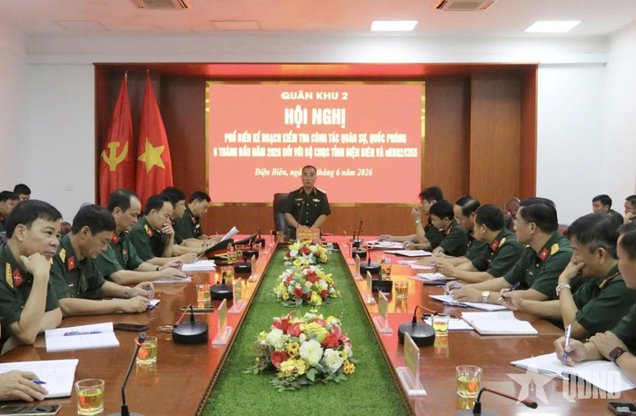Thiếu tướng Nguyễn Đăng Khải, Phó tư lệnh, Tham mưu trưởng Quân khu 2 quán triệt nội dung kiểm tra tại hội nghị.