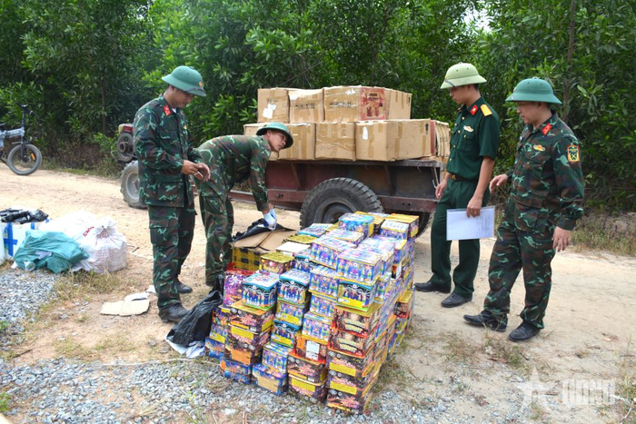 Tiến hành tiêu hủy pháo các loại.